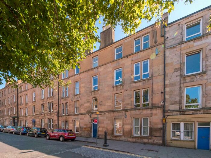 2 Bedroom Apartment To Rent In Albert Street, Edinburgh, EH7