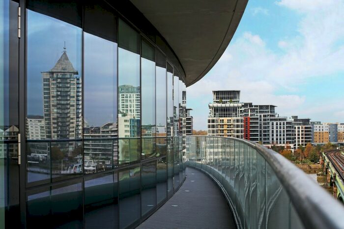 2 Bedroom Flat To Rent In Lombard Road, London, SW11