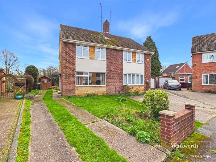 3 Bedroom Semi Detached House For Sale In Lea Close, Reading, Berkshire, RG30
