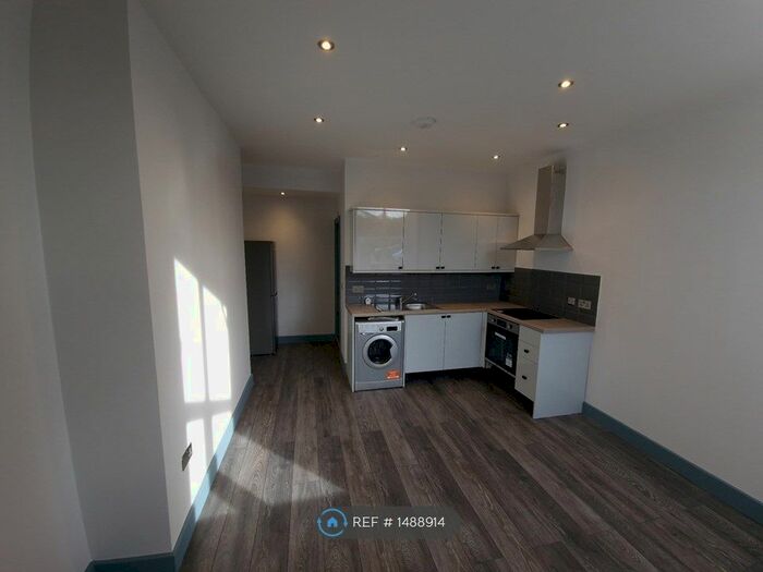 1 Bedroom Flat To Rent In Bank Street, Ossett, WF5