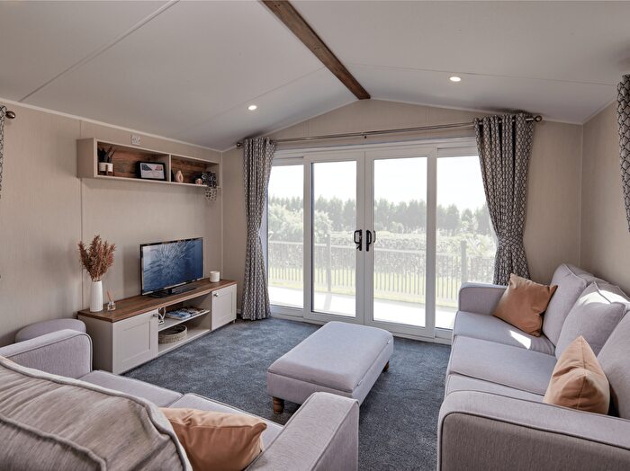 2 Bedroom Mobile/park Home For Sale In Atwick Road, Hornsea, HU18