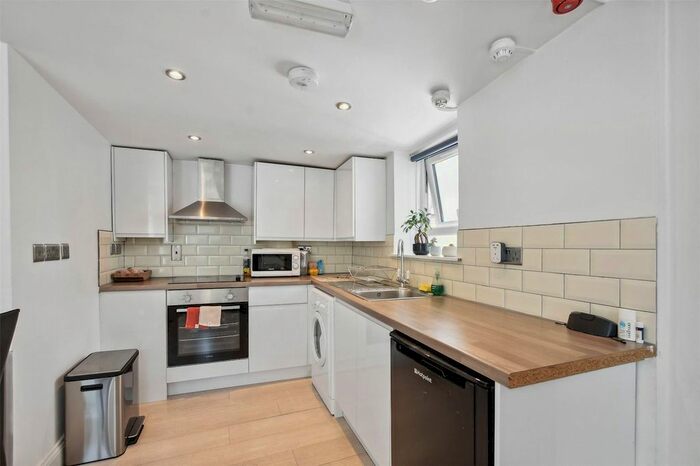 Studio To Rent In Sandringham Road, London, E8