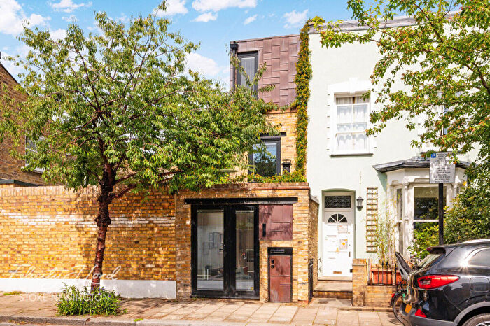 2 Bedroom End Of Terrace House For Sale In Lidfield Road, London, N16