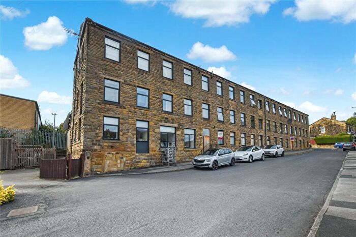 2 Bedroom Apartment For Sale In Flat, Yeadon House, Glebe Mount, Pudsey, West Yorkshire, LS28