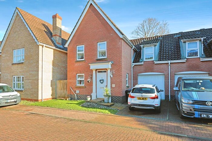 4 Bedroom Link Detached House For Sale In Beaufort Close, Norwich, NR6