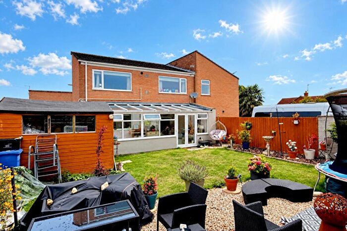 3 Bedroom Semi-Detached House For Sale In Lakeside, Ringwood, BH24
