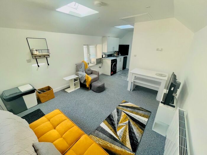 1 Bedroom Flat To Rent In Dalkeith Road, Branksome Park, Poole, BH13
