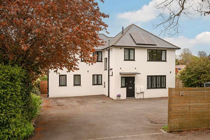 4 Bedroom Detached House For Sale In Kennel Lane, Fetcham, Leatherhead, KT22