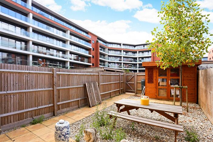 4 Bedroom Terraced House For Sale In Racecourse Road, Newbury, RG14