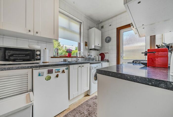 2 Bedroom Bungalow For Sale In Hammond Ave, Mitcham, Surrey, CR4