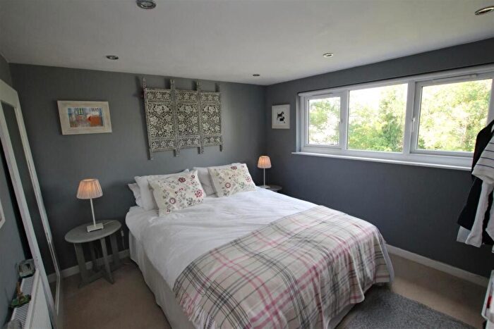 3 Bedroom Semi-Detached House To Rent In The Avenue, Pinner, HA5