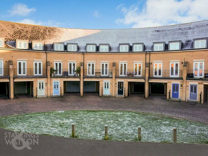 4 Bedroom Town House To Rent In Mountbatten Drive, Sprowston, Norwich, NR6