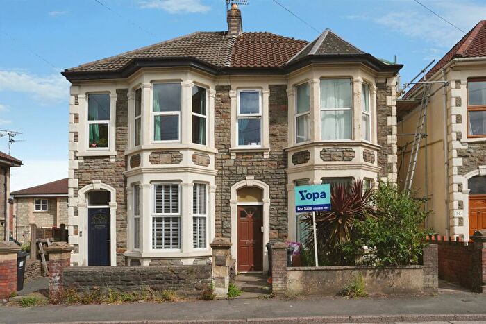 2 Bedroom Flat For Sale In North Street, Downend, Bristol, BS16