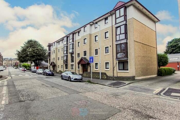3 Bedroom Flat To Rent In /, Logie Green Road, Edinburgh, EH7