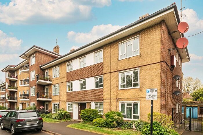 3 Bedroom Flat To Rent In Ellesmere Road, London, W4