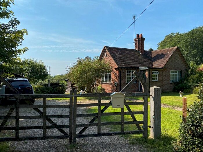 2 Bedroom Detached Bungalow To Rent In Dell Road, Finchampstead, Wokingham RG40