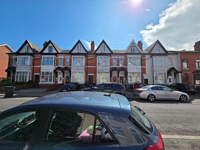 2 Bedroom Maisonette For Sale In Chestnut Road, Birmingham, B13