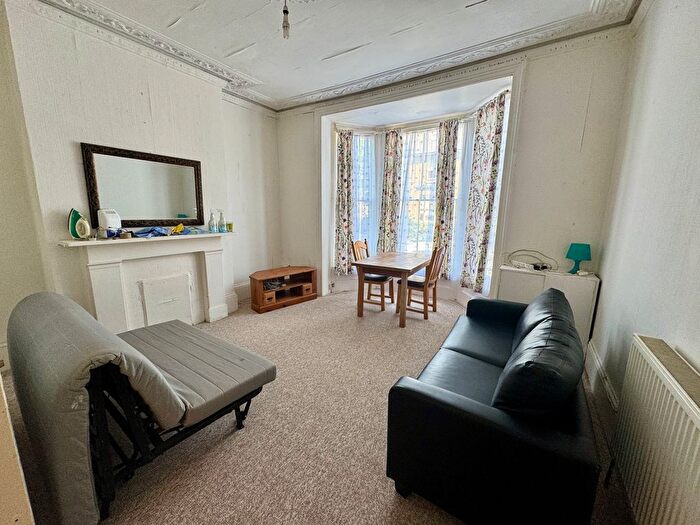 1 Bedroom Flat To Rent In Brackenbury Gardens, London, W6