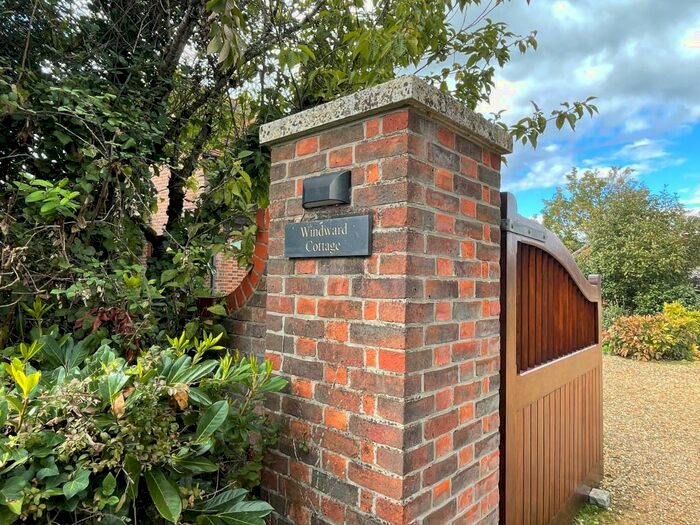 2 Bedroom Cottage To Rent In Flexford Road, North Baddesley, SO52