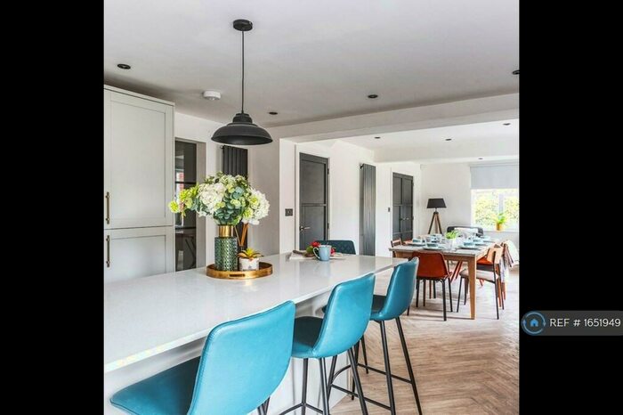 6 Bedroom Detached House To Rent In Lychgate Close, Oakwood, Derby, DE21