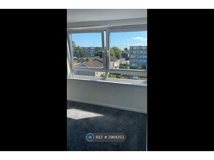 3 Bedroom Flat To Rent In Waverley Drive, Glenrothes, KY6