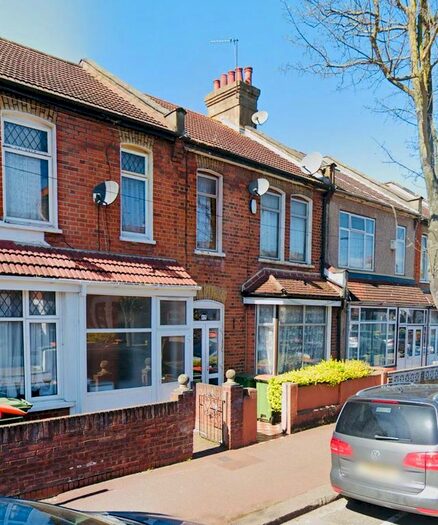 2 Bedroom Flat To Rent In Northfield Road, East Ham, Upton Park, Barking, London, E6