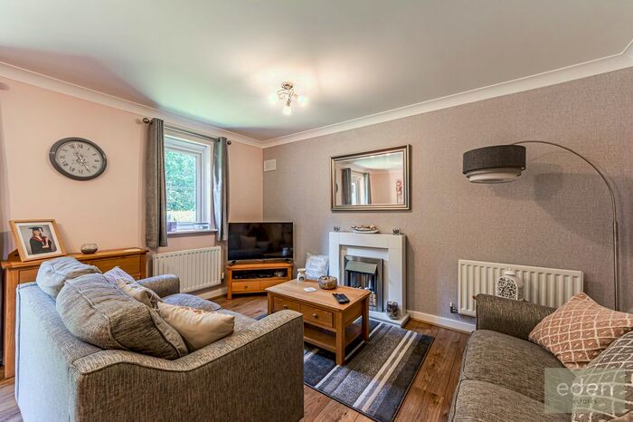 2 Bedroom Flat To Rent In Ingram Close, Larkfield ME20