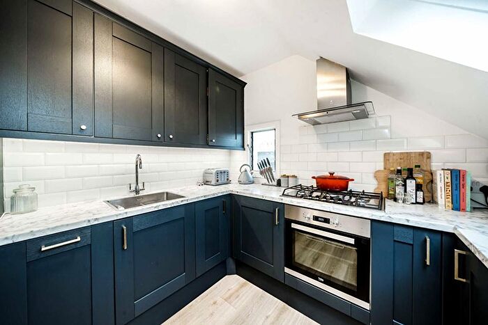 1 Bedroom Flat For Sale In Dryburgh Road, London, SW15