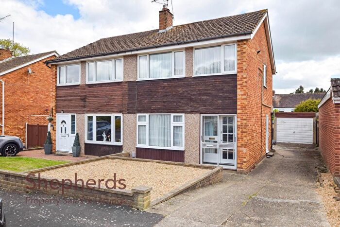 3 Bedroom Semi-Detached House For Sale In Windsor Close, West Cheshunt, EN7