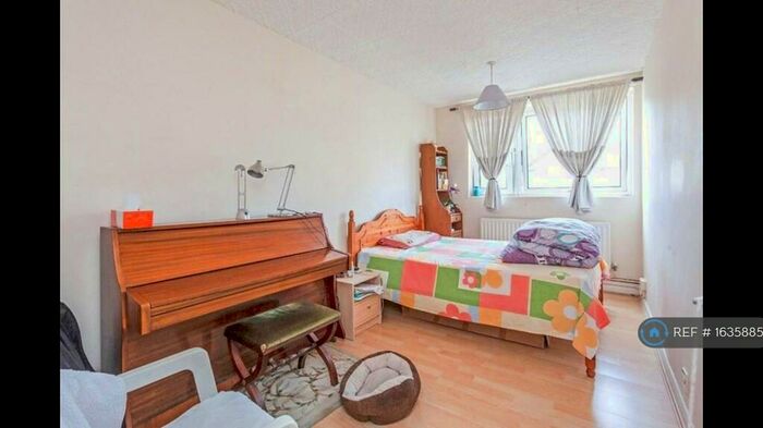 2 Bedroom Flat To Rent In Milton Court Road, London, SE14