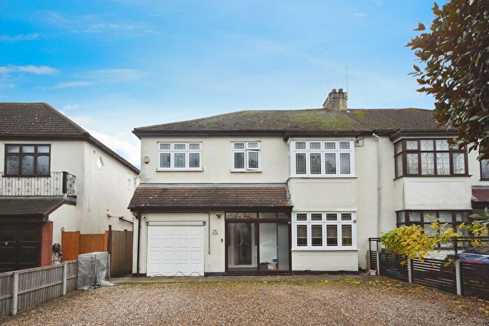 3 Bedroom Semi Detached House For Sale In Chelmsford Road, Shenfield, Brentwood, CM15