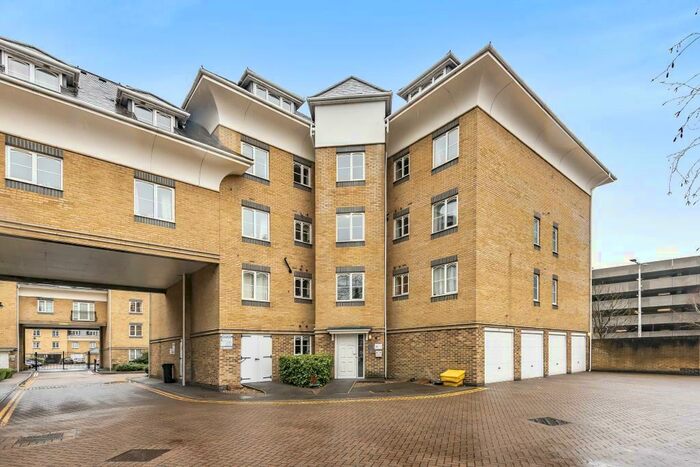 2 Bedroom Apartment To Rent In Woking, Surrey, GU21
