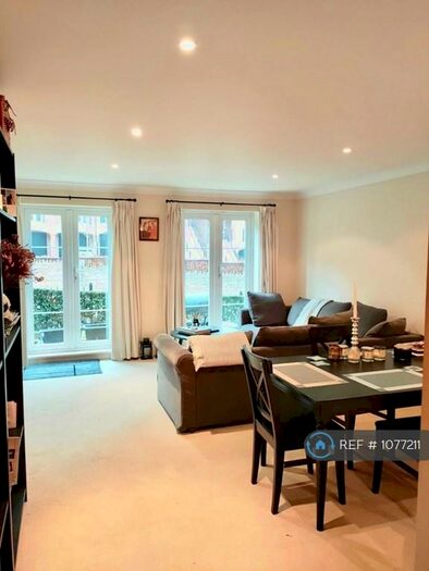 2 Bedroom Flat To Rent In Baden Powell Court, Godalming, GU7