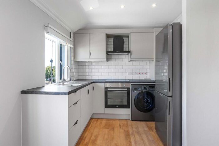 1 Bedroom Apartment To Rent In Florian Avenue, Sutton, SM1