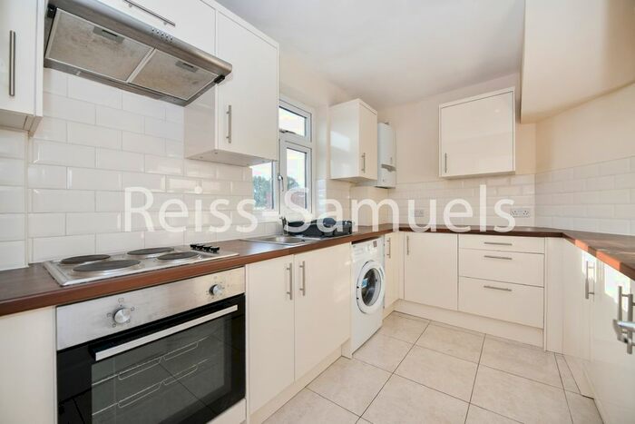 4 Bedroom Maisonette To Rent In High Street, Whitton, Twickenham, TW2