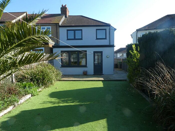 3 Bedroom End Of Terrace House To Rent In Havering Road, Romford, RM1