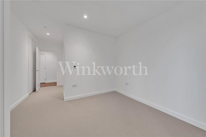 2 Bedroom Apartment To Rent In Ribbon Lane, London, NW2