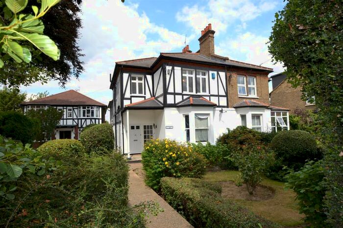 1 Bedroom Apartment To Rent In Sunnyside, First Floor Flat, Gordon Road, South Woodford, E18