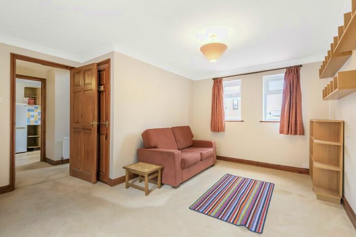 2 Bedroom Detached House To Rent In St Giles Close, Reading, RG1