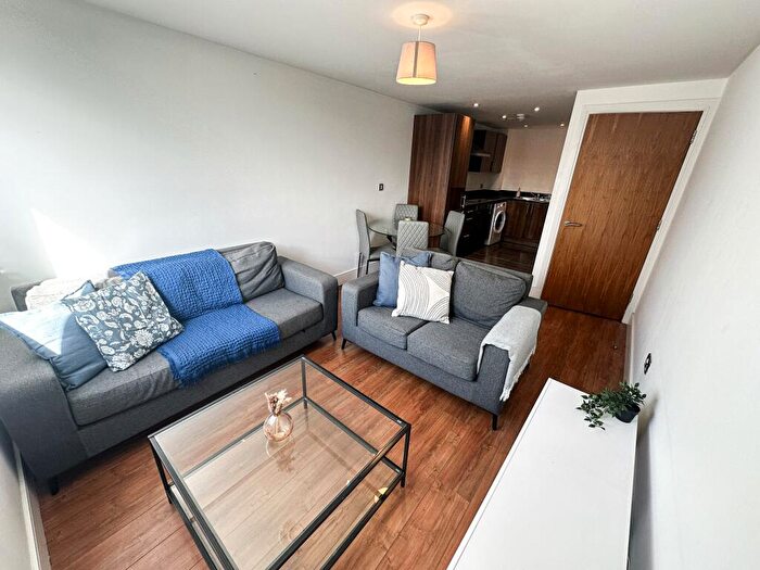 2 Bedroom Flat To Rent In Mount Pleasant, L3