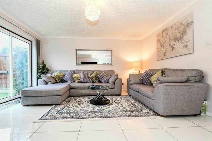 3 Bedroom End Of Terrace House For Sale In Tiptree Crescent, Clayhall, Ilford, Essex, IG5