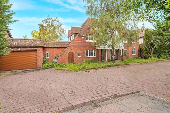 6 Bedroom Detached House For Sale In Great North Road, North Mymms, Hatfield, AL9