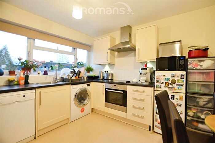 3 Bedroom Flat To Rent In Yorktown Road, Sandhurst, GU47