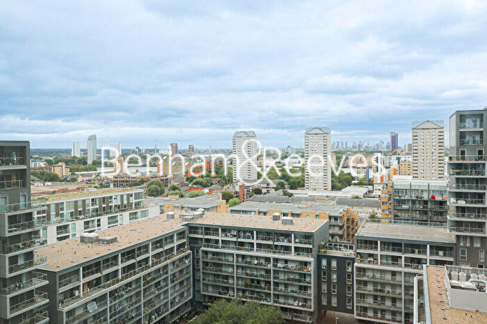 3 Bedroom Apartment To Rent In Lincoln Plaza, E14