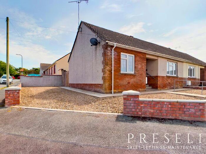 2 Bedroom Bungalow To Rent In Carreg Onnen, Fishguard, SA65
