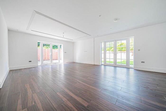 4 Bedroom End Of Terrace House For Sale In Vansittart Road, Windsor, SL4