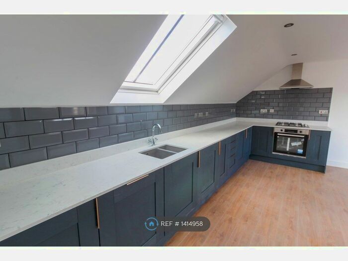 2 Bedroom Flat To Rent In Red Hill, Stourbridge, DY8