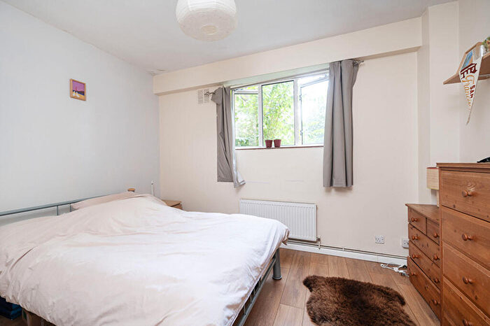 3 Bedroom Flat To Rent In Ansell House, , Whitechapel, London, E1