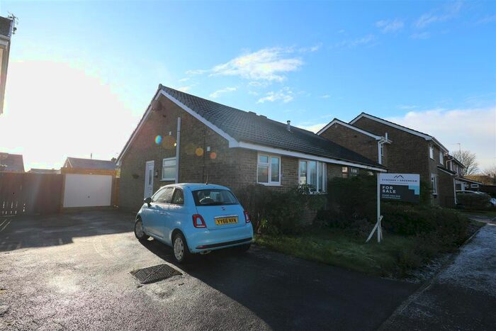 2 Bedroom Semi-Detached Bungalow To Rent In Greylees Avenue, Hull, HU6