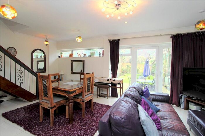 3 Bedroom Property To Rent In Heronsforde, London W13